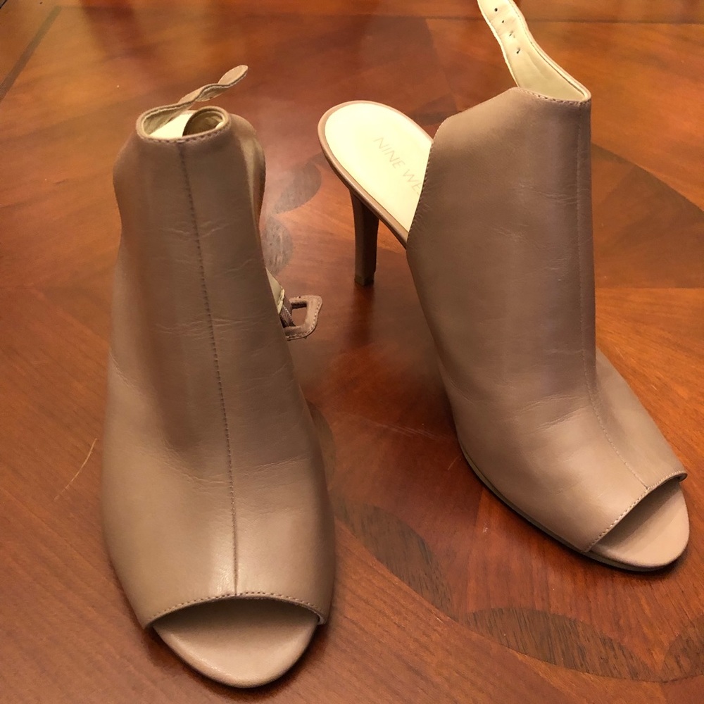 Women’s shoes